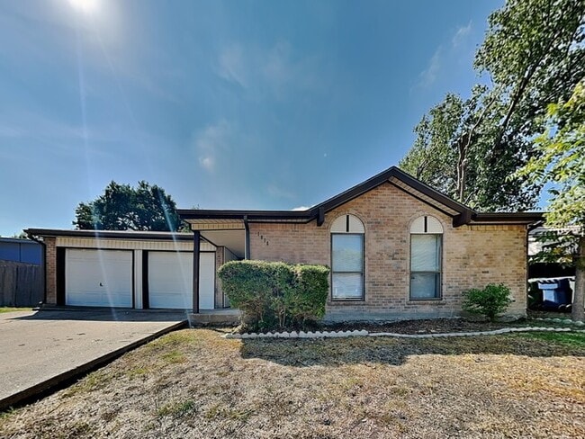 Building Photo - 1810 Hemlock Dr