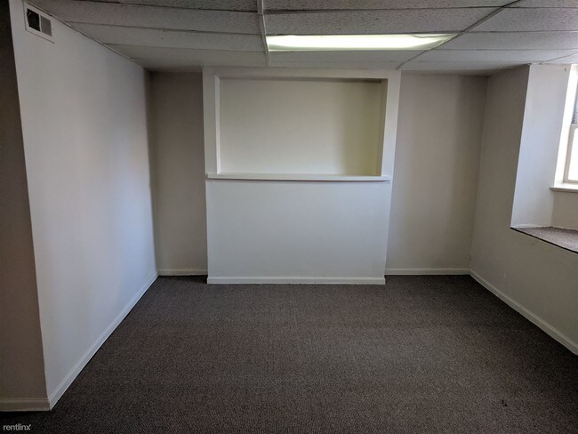 Building Photo - 1 br, 1 bath Apartment - 4911 S Wabash Ave