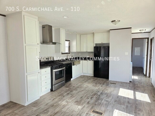 Building Photo - 700 S Carmichael Ave