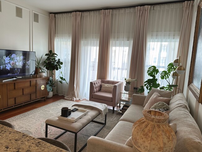 Living Room - 870 Inman Village Pky NE
