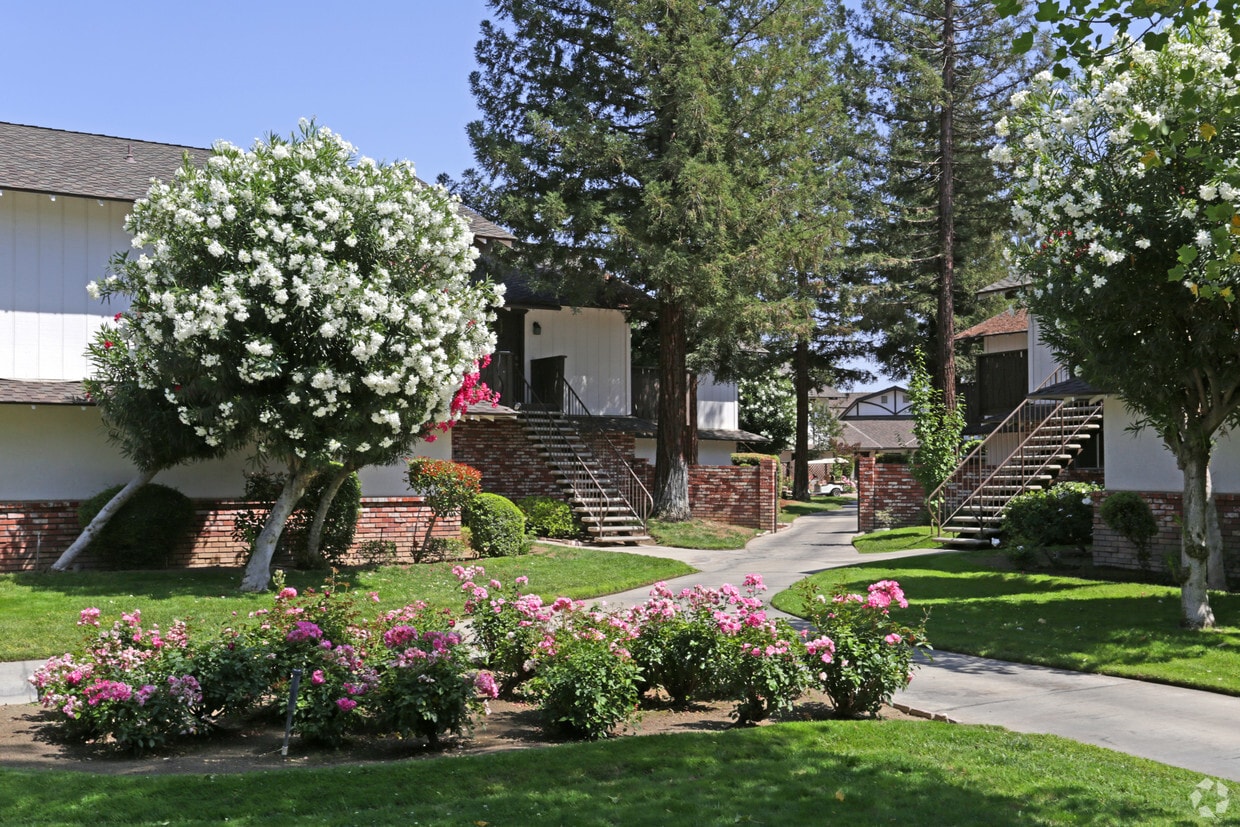 Scottsmen Too 55 W Bullard Ave Clovis, CA Apartments for Rent in