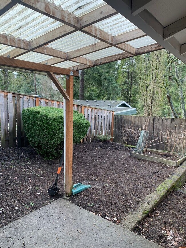 Building Photo - $2,450 - Three Bedrooms, One Full Bathroom...