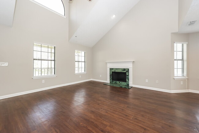 Building Photo - 312 Pine Ridge Ln