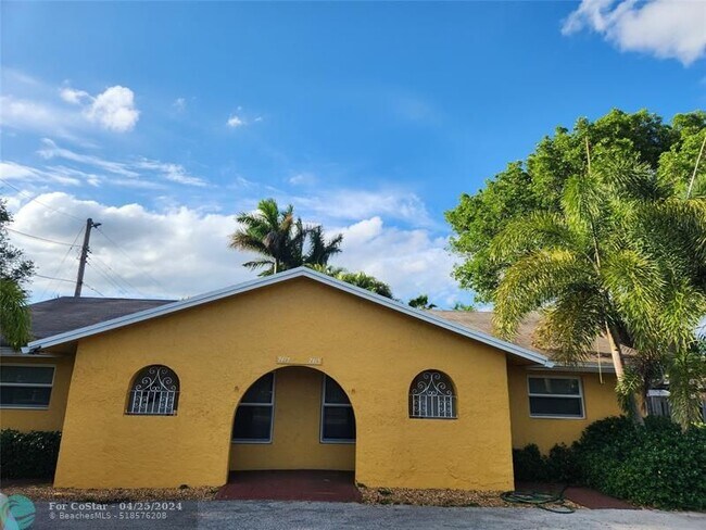 Foto del edificio - 7415 Orange Dr