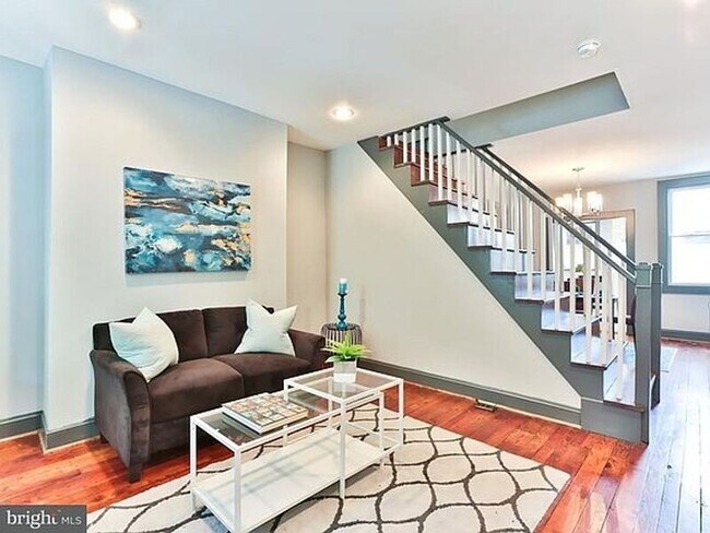 Building Photo - 3033 Elm Ave