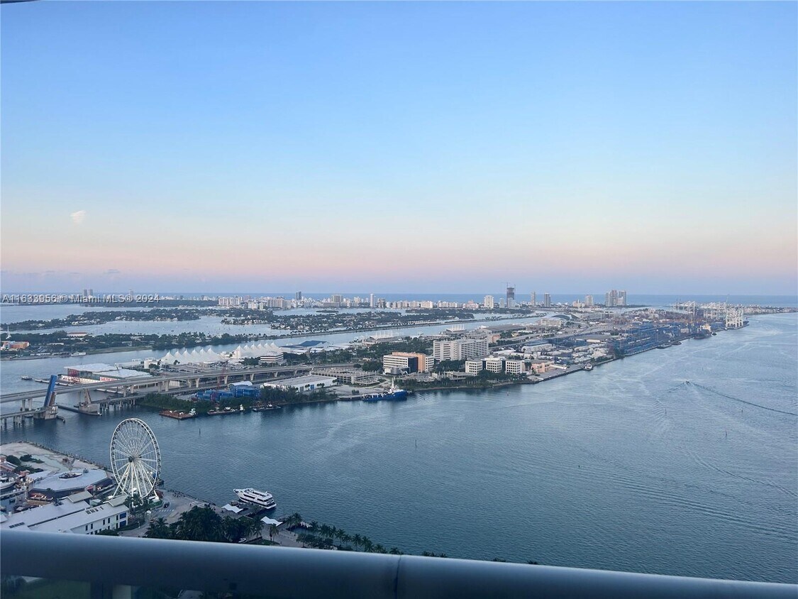 Primary Photo - 50 Biscayne Blvd
