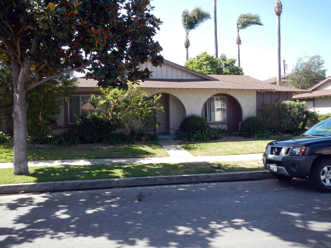 Foto del edificio - 16181 Ganges Lane #1, Huntington Beach, CA, 92647