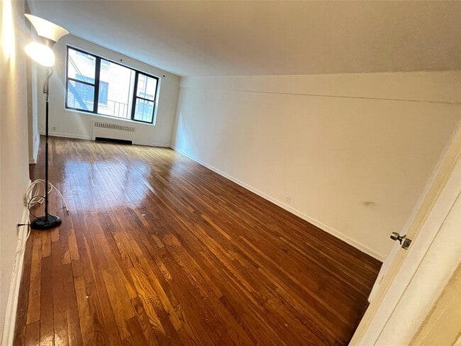Building Photo - 10N Broadway