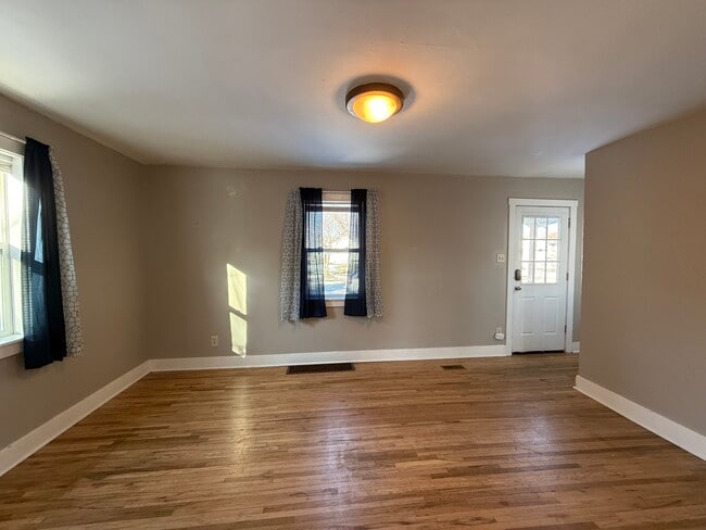 Building Photo - 1013 11th Ave SW