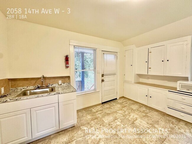 Foto del edificio - 2058 14th Ave W