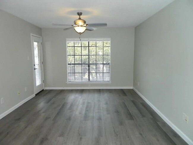 Foto del edificio - 4159 Steck Ave