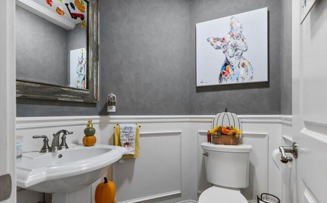 Building Photo - 949 Hudson Ave