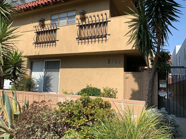 Foto del edificio - 3752 Mentone Ave