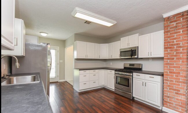 Blue In Eado House For Rent Houston Tx Apartments Building Photo Blue In Eado