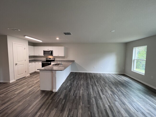 Foto del edificio - 4 Bedroom 2 Bath Home In Brooksville for R...