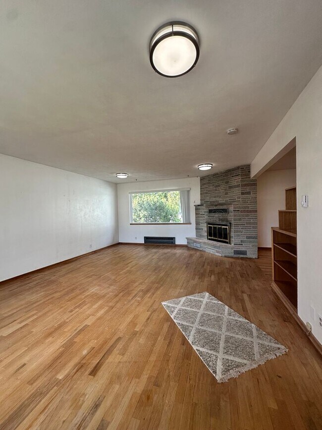 Building Photo - Charming 3-Bedroom Home with Large Yard & Ideal Multi-Generational Living Setup