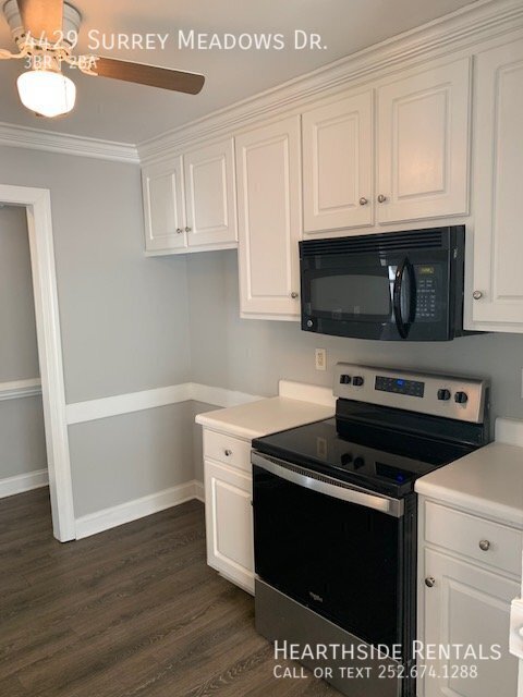 Foto del edificio - 4429 Surrey Meadows Dr