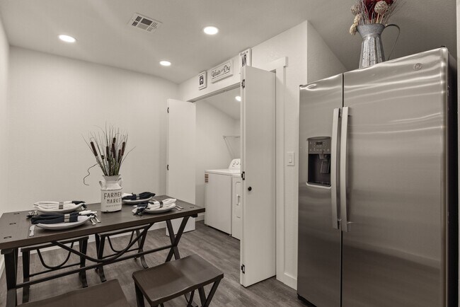 Foto del edificio - 2325 W Easton St