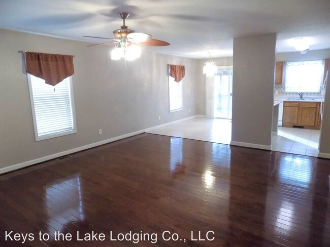 Building Photo - 392 Evergreen Dr
