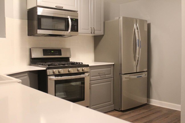 Kitchen - 2620 North Sacramento Avenue