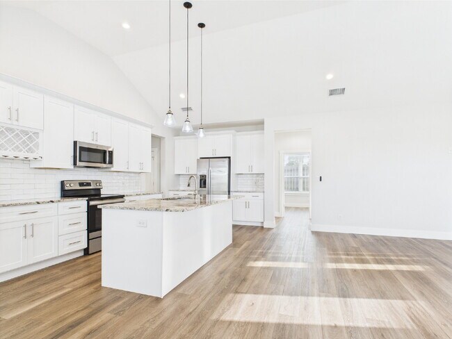 Building Photo - 3-Bed, 2-Bath Home in Fredericksburg – You...