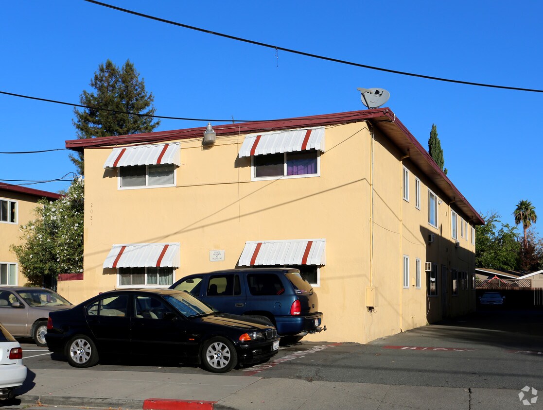 Foto del edificio - 2021 Riley Ct