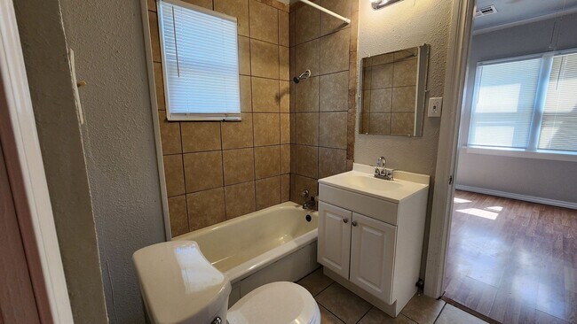 Building Photo - Nice 3 Bedroom 1 Bath Home NW OKC.  $875 P...