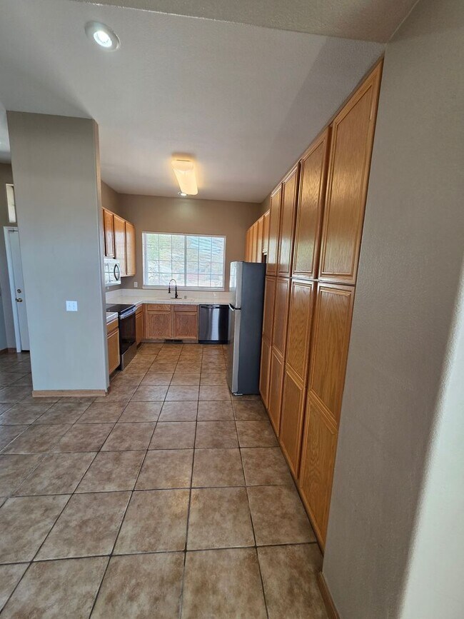Foto del edificio - Fully Furnished