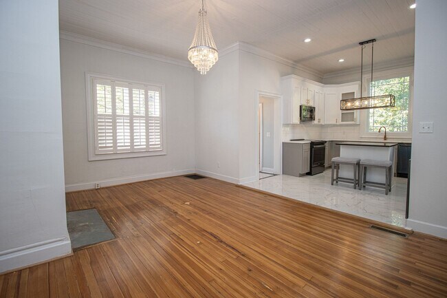 Foto del edificio - Historic Charm Meets Modern Living in Olympia – Walk to Williams-Brice Stadium!
