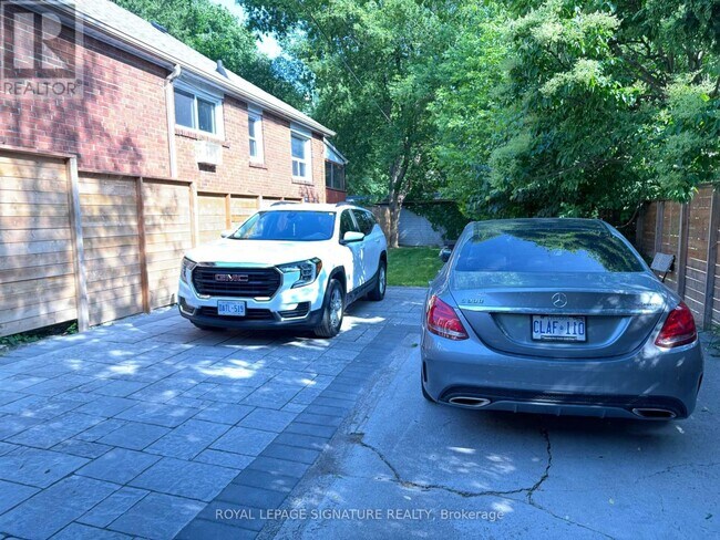 Photo du bâtiment - 150 Davisville Ave
