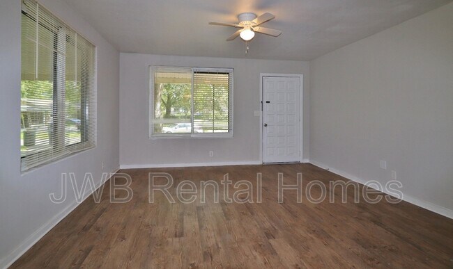Foto del edificio - 3054 Yanlee Ln