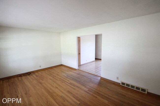 Building Photo - 3 br, 1.5 bath House - 6102 Bancroft St.