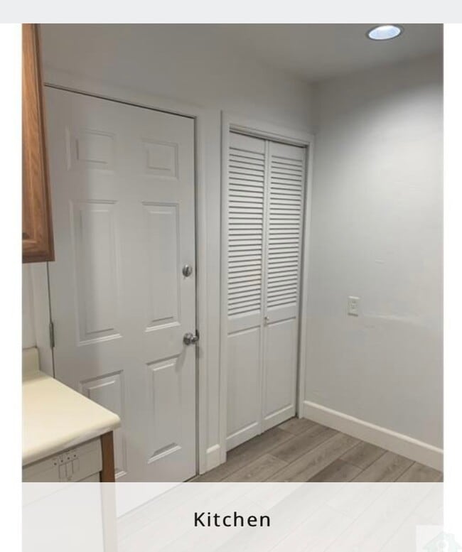 Building Photo - 10904 Robledo Dr