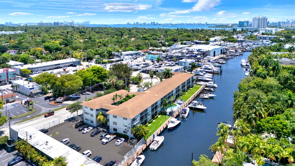 Foto principal - Marine Plaza Apartments
