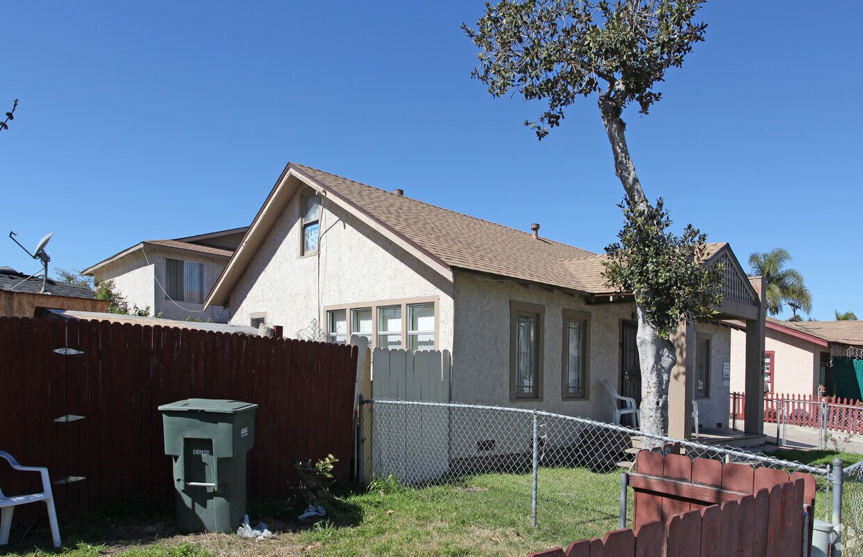 Building Photo - 394 4th Ave