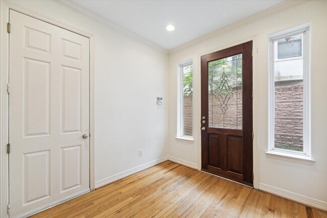 Foto del edificio - 6603 Wanita Pl