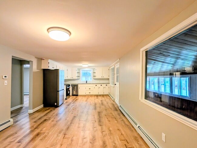 Building Photo - 2529 Main St