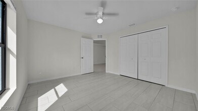 Building Photo - 324-326 SE 16th Pl Building Photo - 324-326 SE 16th Pl