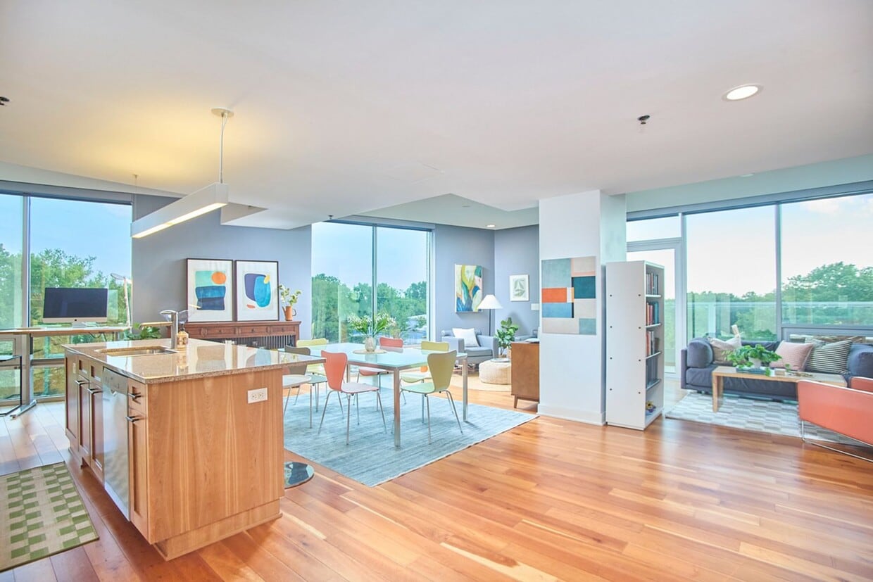 Effortless Downtown Living in the Heart of... - Effortless Downtown Living in the Heart of...