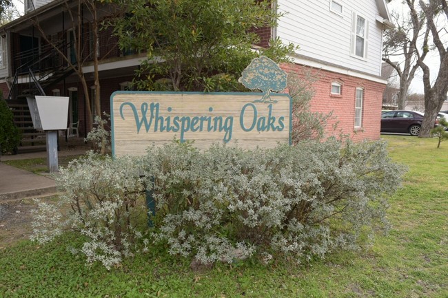 Foto del edificio - Whispering Oaks