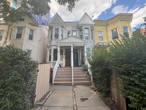 Building Photo - 126 Magnolia Ave