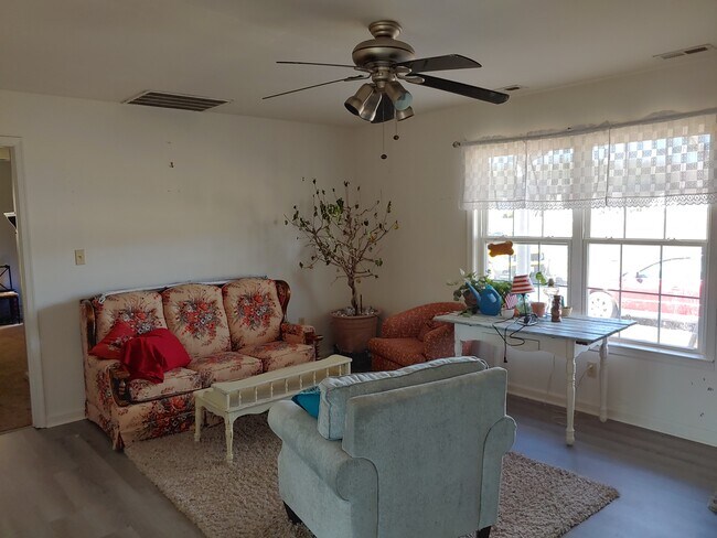 Foto del edificio - 34807 Railroad Ave