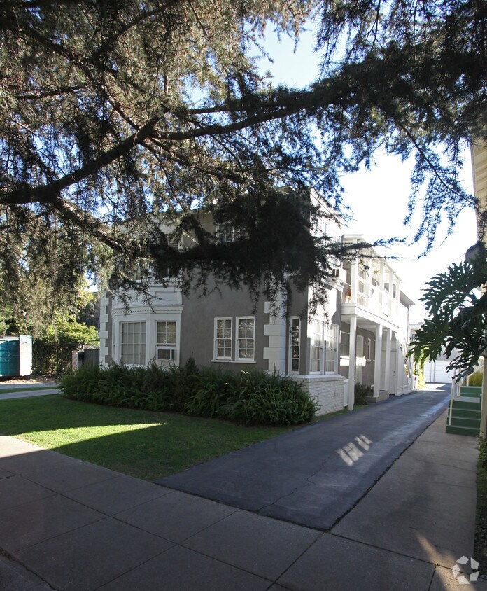 Building Photo - 4220 Los Feliz Blvd