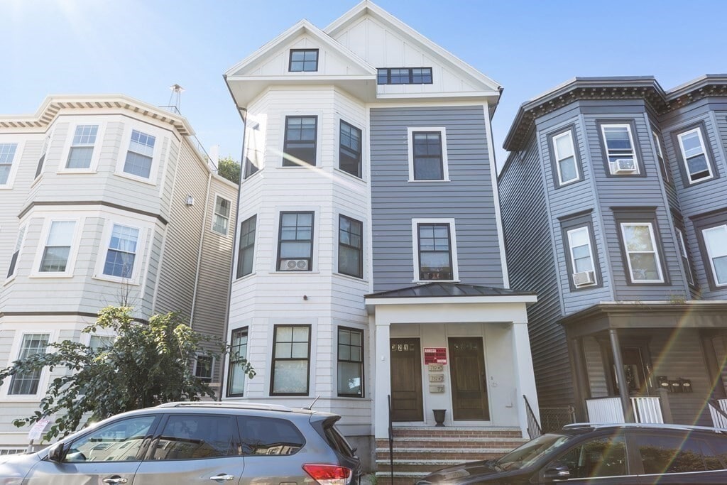 Primary Photo - 719 E 2nd St