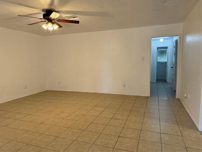 Foto del edificio - 1003 Misty Meadow Ct