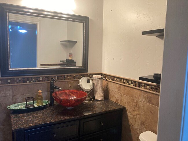 Building Photo - 2-Bed, 2-Bath Near SDSU!