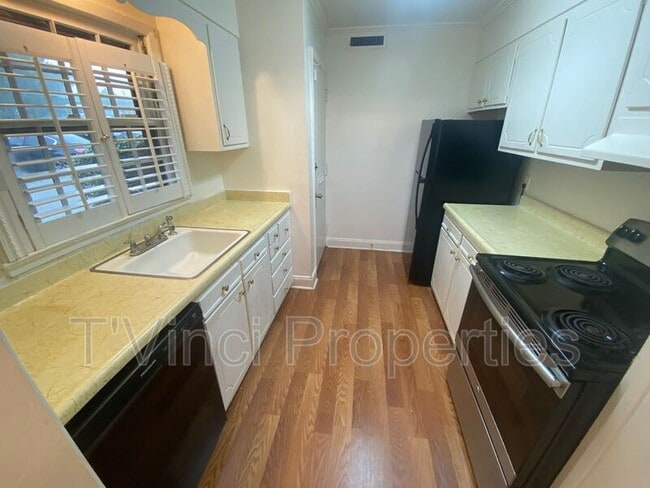 Building Photo - 3070 Bonhurst Dr