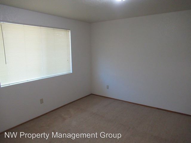 Building Photo - 10431 Holly Dr