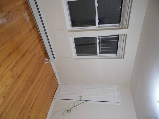 Foto del edificio - 171-33-17104 104th Ave
