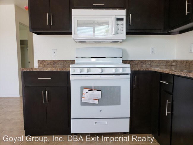 Building Photo - 942 E St